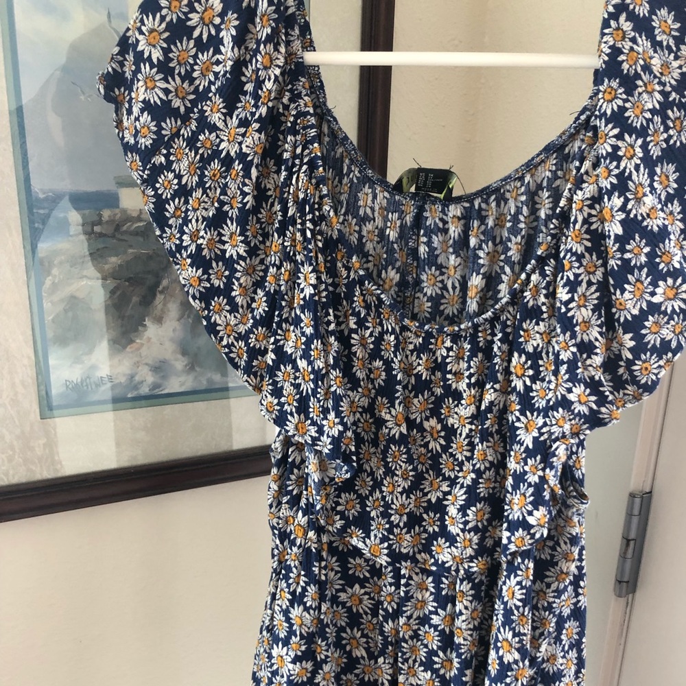 Forever 21 Floral Top - Picture 2 of 2